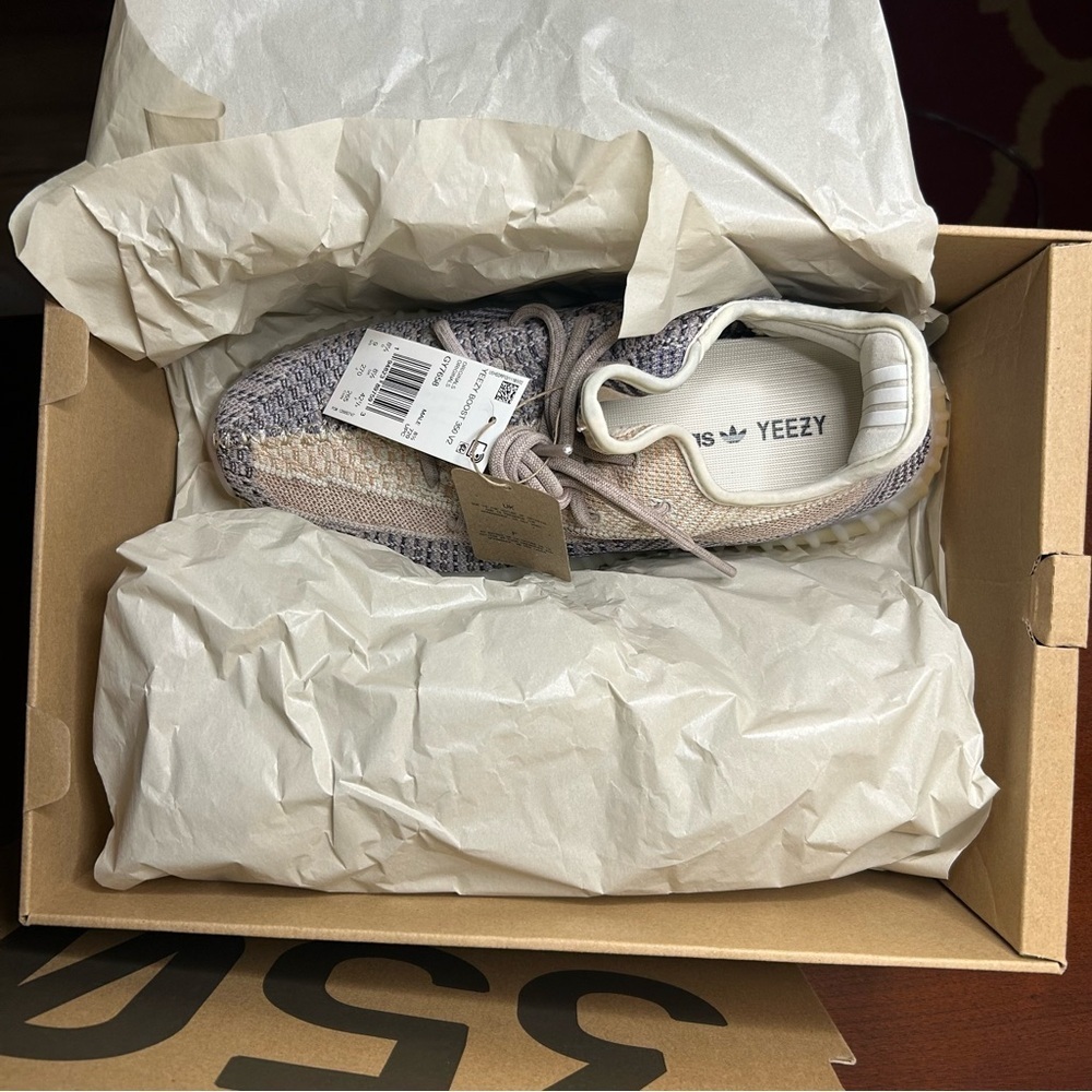 Adidas Yeezy Boost 350 V2 Ash Pearl (Unisex Size 9 Men's) - Picture 12 of 16
